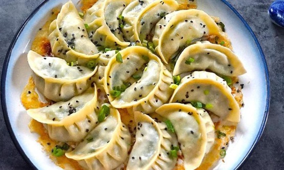 Bagaimana Desain yang Dimanusiakan di Mesin Memasak Gyoza Mengurangi Kelelahan Operator dan Meningkatkan Efisiensi Produksi